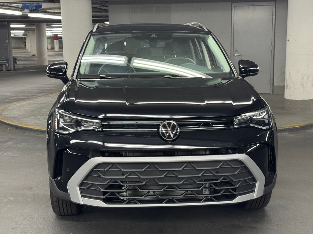 2025 Volkswagen Taos SE Image 3 of 38