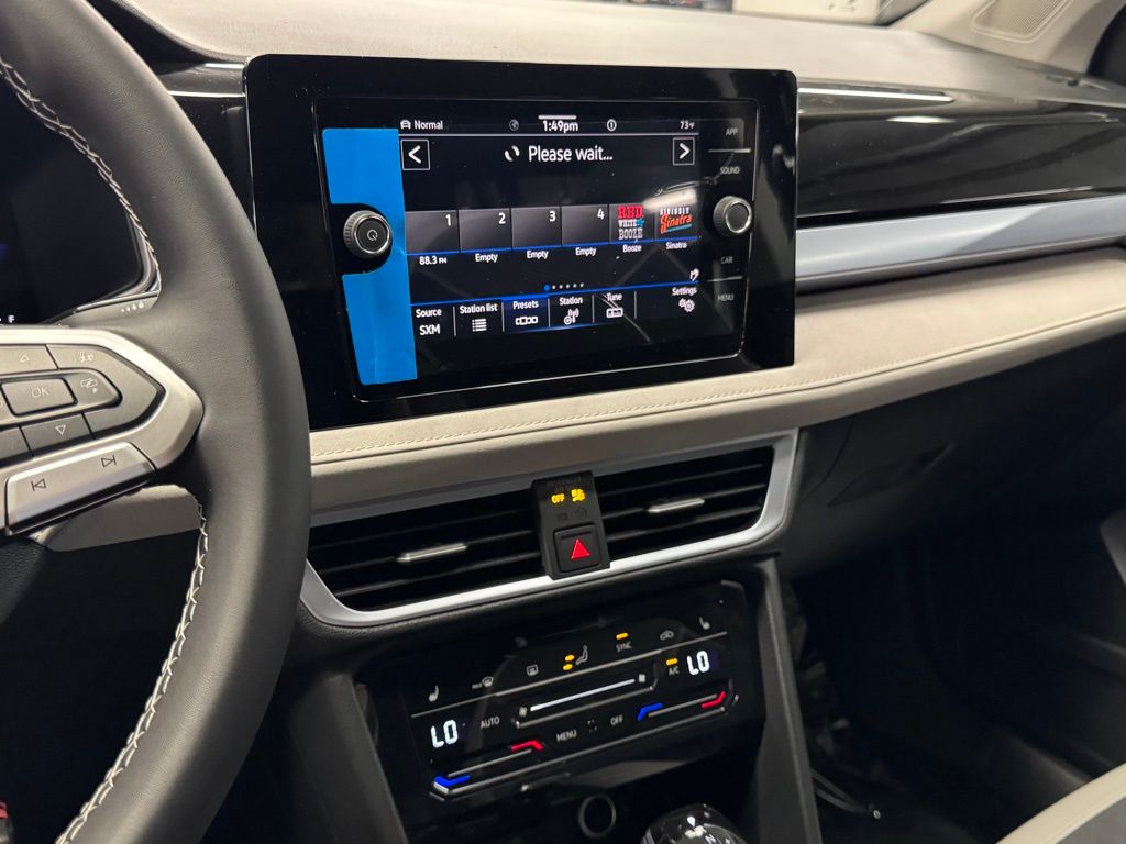 2025 Volkswagen Taos SE Image 20 of 38