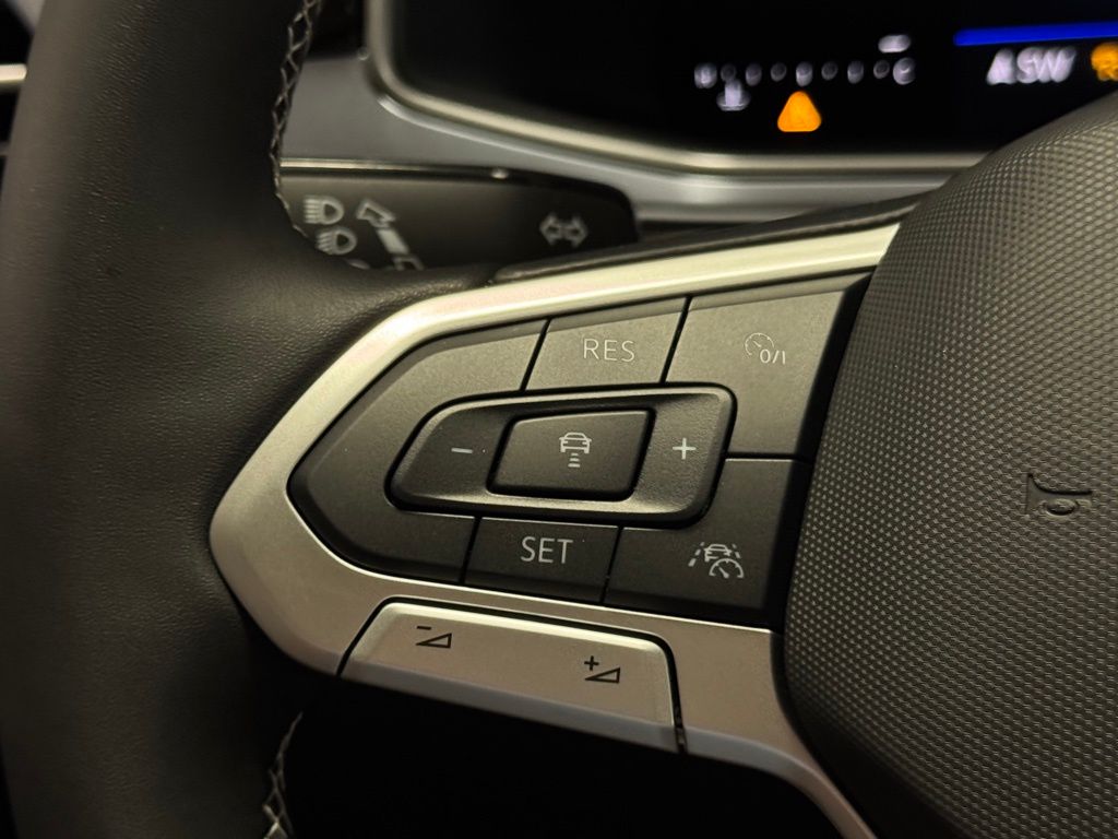 2025 Volkswagen Taos SE Image 37 of 38