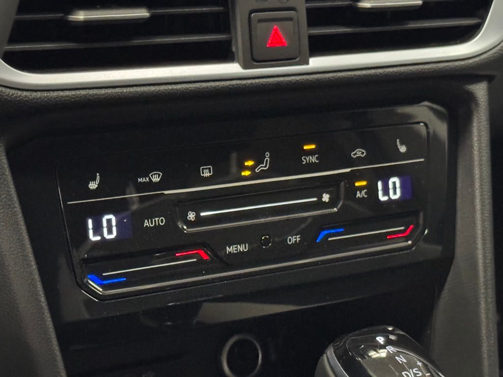 2025 Volkswagen Taos SE Image 34 of 38