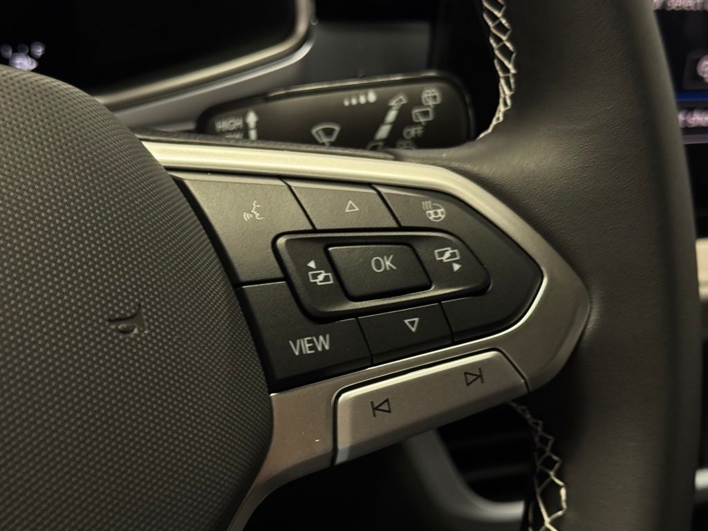 2025 Volkswagen Taos SE Image 28 of 38