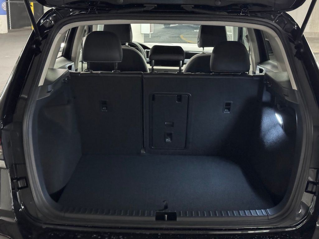 2025 Volkswagen Taos SE Image 11 of 38