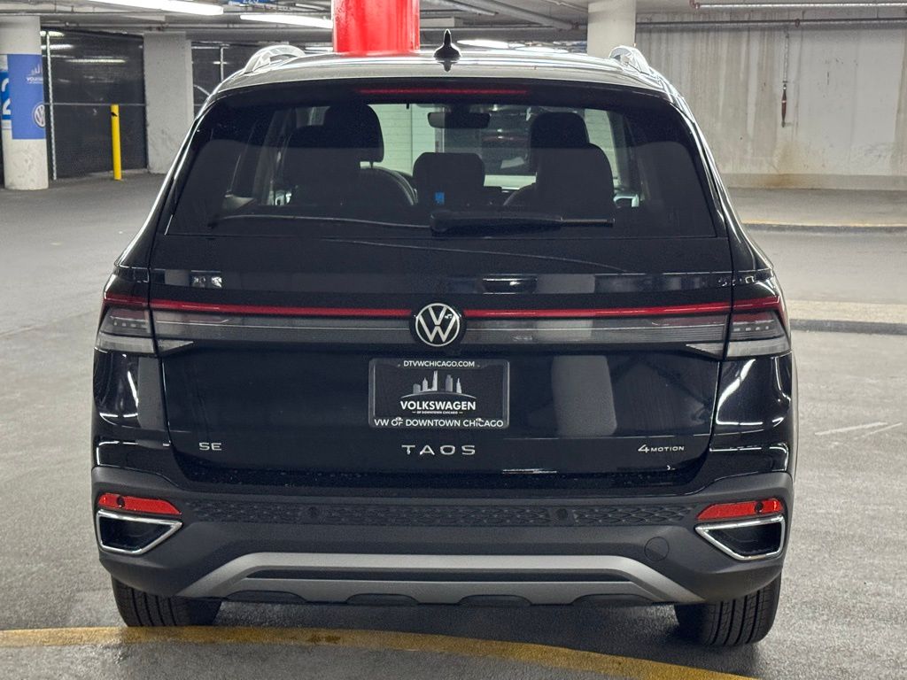2025 Volkswagen Taos SE Image 7 of 38