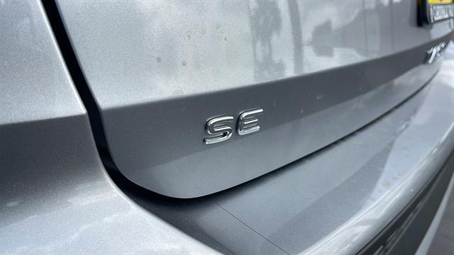Vehicle image 23 of 34
