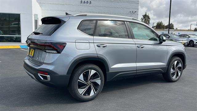 Vehicle image 8 of 34