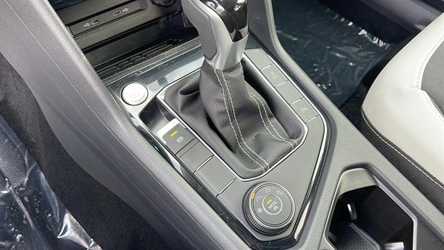 Vehicle image 19 of 34