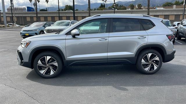 Vehicle image 13 of 34