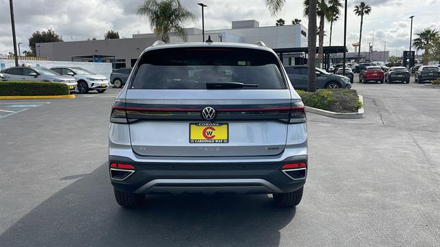 Vehicle image 9 of 34
