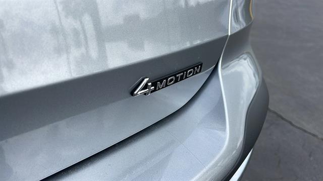 Vehicle image 31 of 34