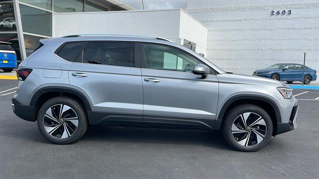 Vehicle image 7 of 34
