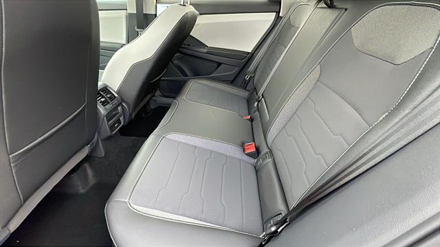 Vehicle image 26 of 34