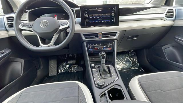Vehicle image 27 of 34