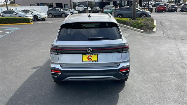 Vehicle image 11 of 34