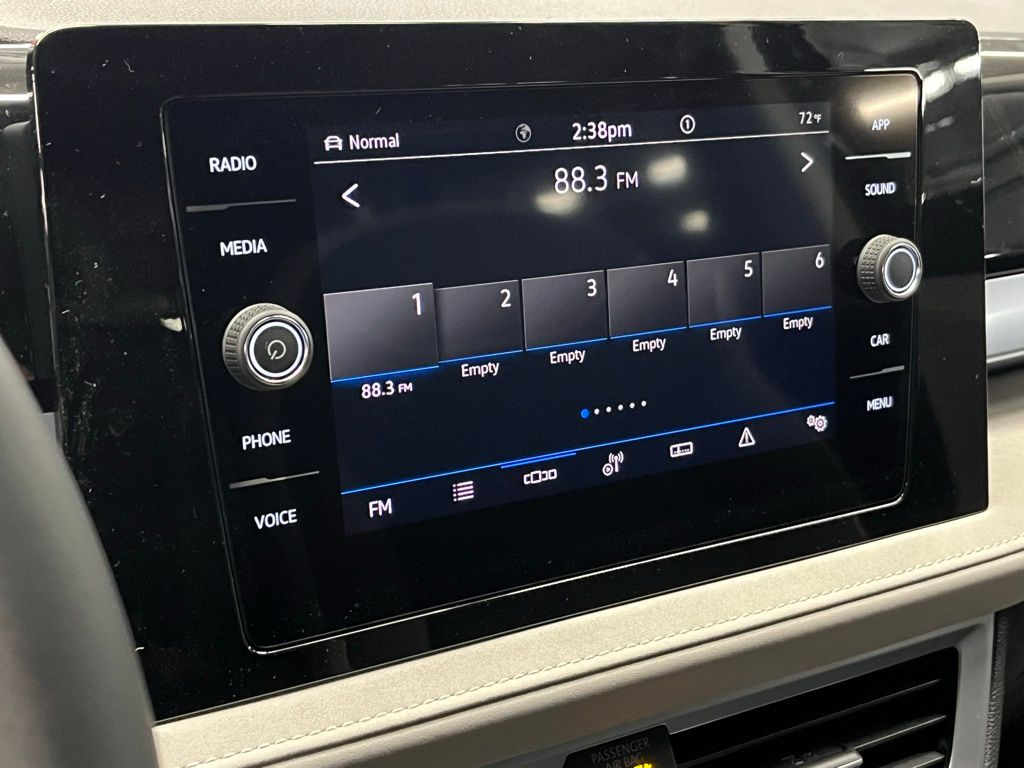 2025 Volkswagen Taos SE Image 18 of 40