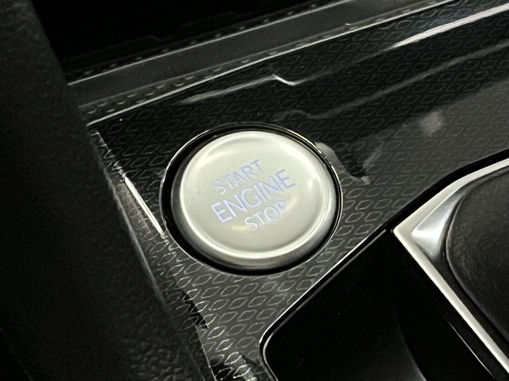 2025 Volkswagen Taos SE Image 37 of 40