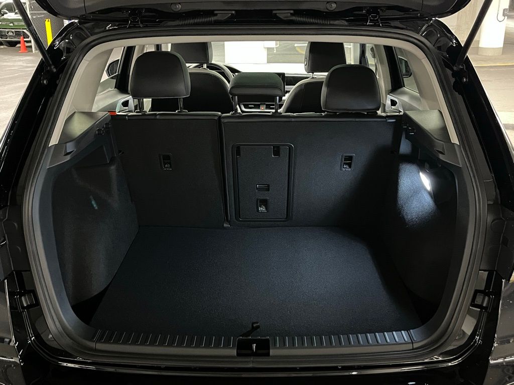 2025 Volkswagen Taos SE Image 12 of 40