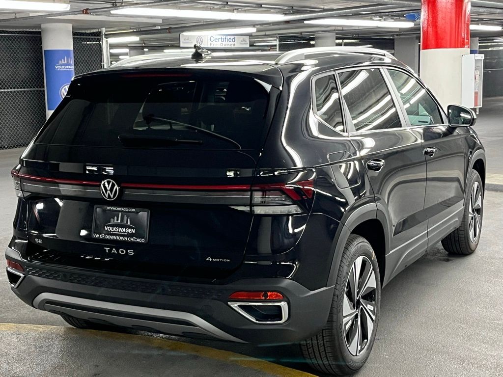 2025 Volkswagen Taos SE Image 7 of 40