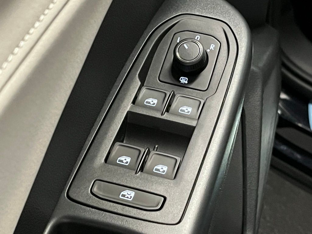 2025 Volkswagen Taos SE Image 27 of 40