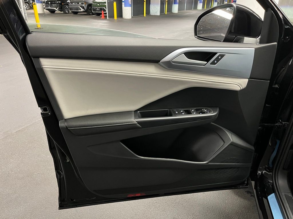 2025 Volkswagen Taos SE Image 22 of 40