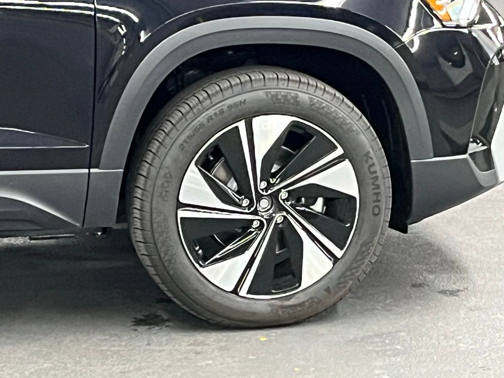 2025 Volkswagen Taos SE Image 11 of 40