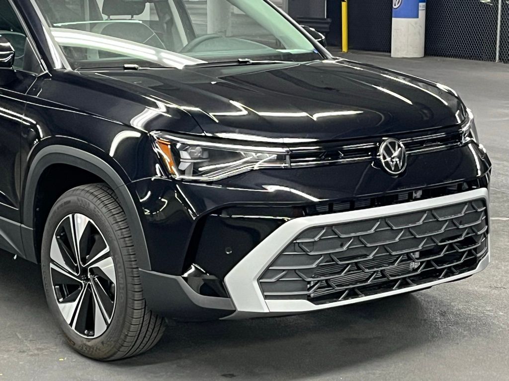 2025 Volkswagen Taos SE Image 5 of 40