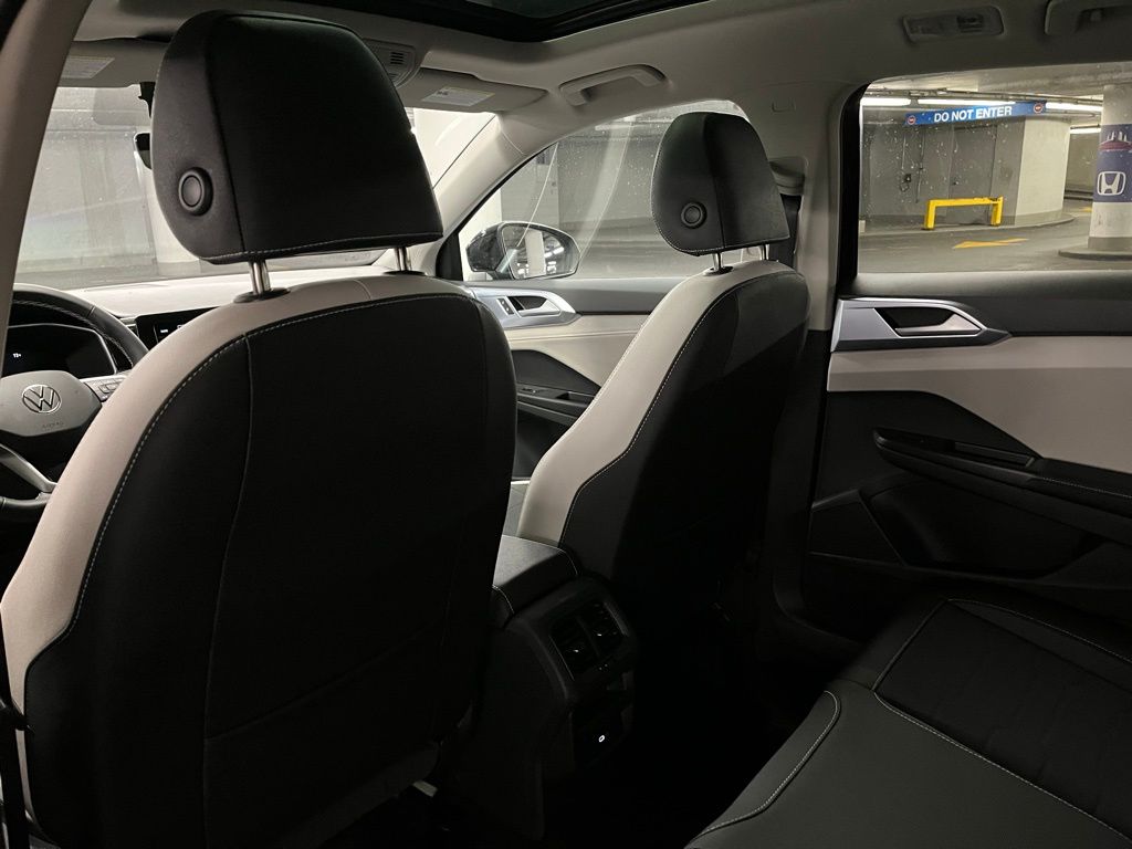 2025 Volkswagen Taos SE Image 29 of 40