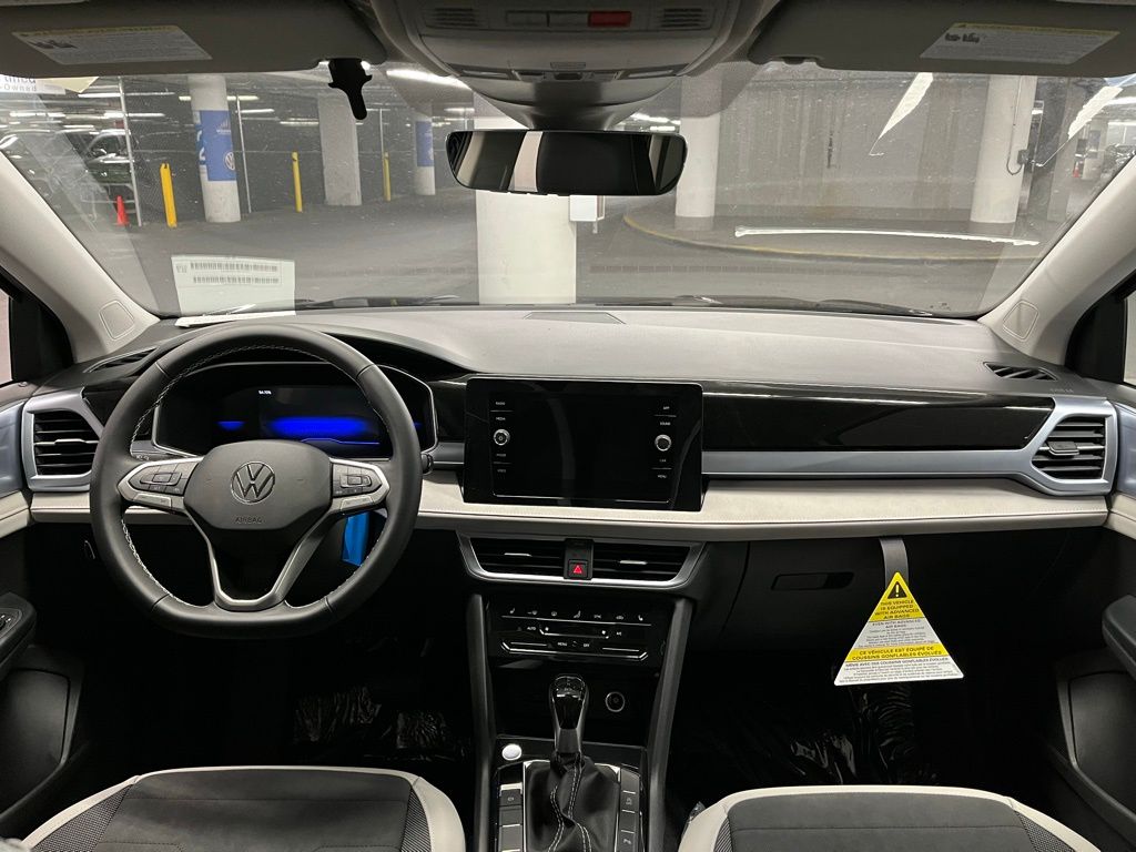 2025 Volkswagen Taos SE Image 15 of 40