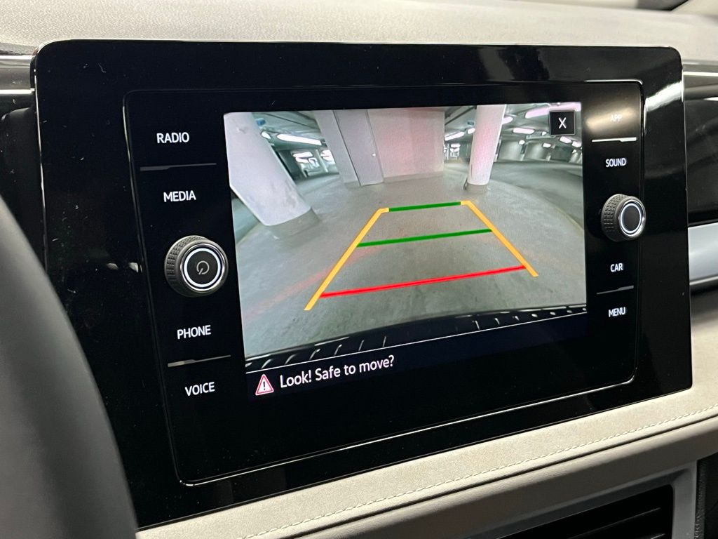 2025 Volkswagen Taos SE Image 19 of 40