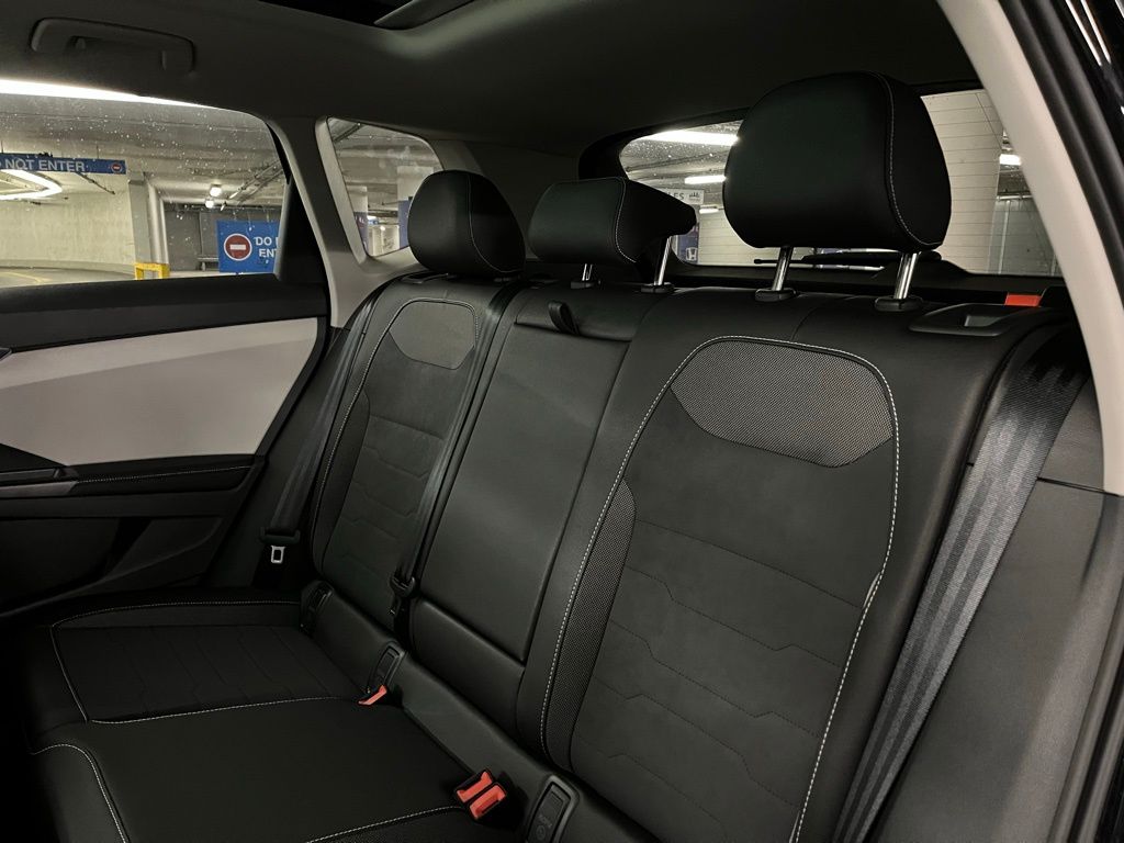 2025 Volkswagen Taos SE Image 13 of 40