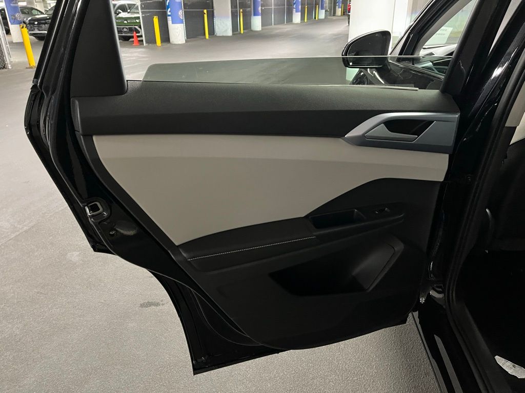 2025 Volkswagen Taos SE Image 23 of 40