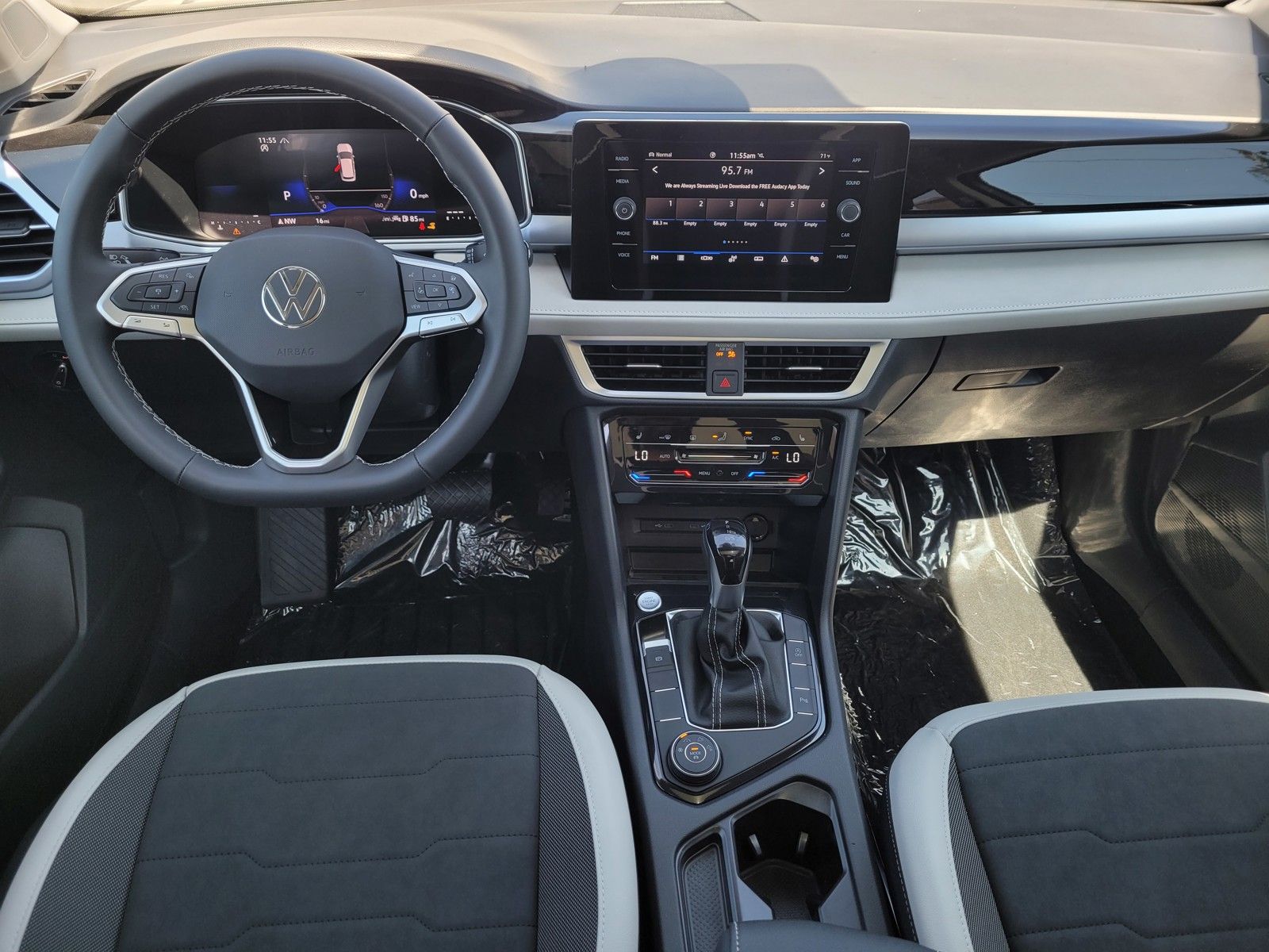 Vehicle image 11 of 17
