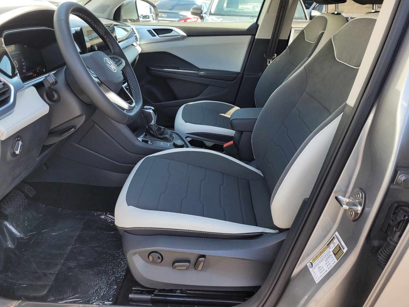 Vehicle image 10 of 17