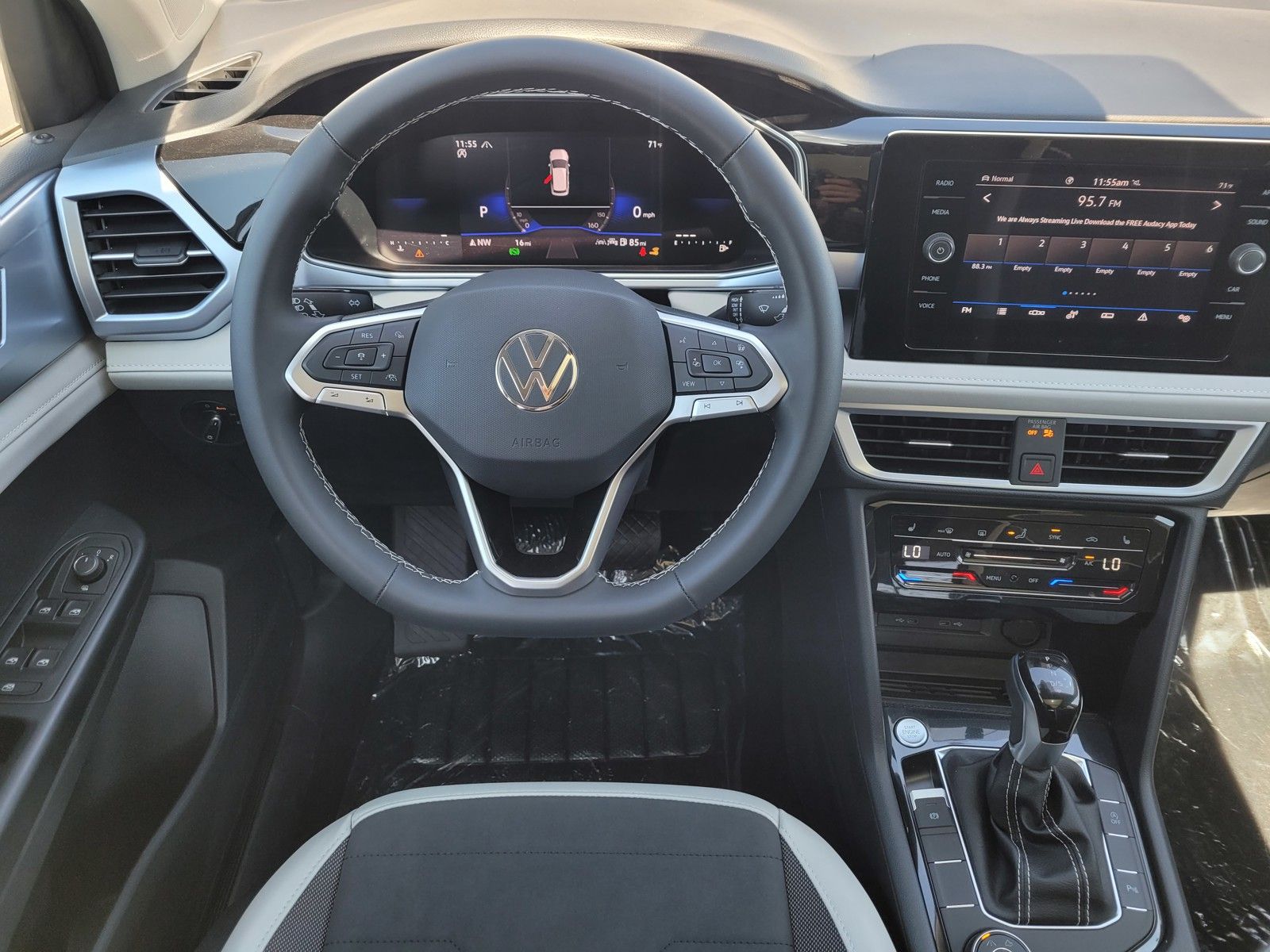 Vehicle image 13 of 17