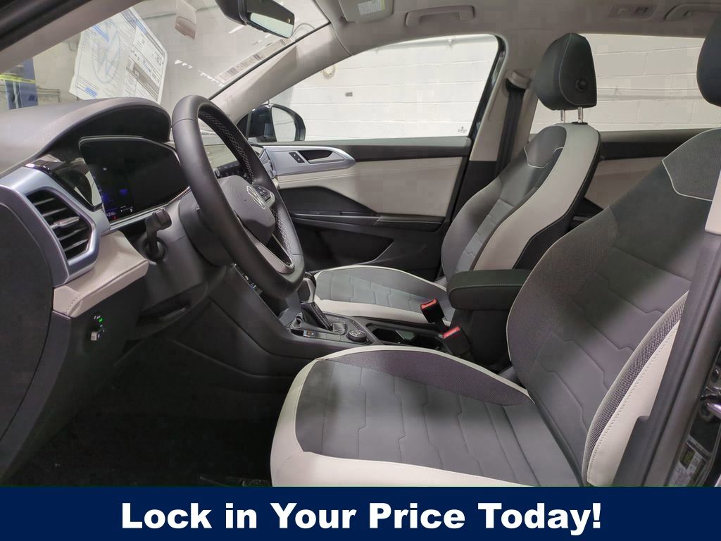 Vehicle image 15 of 24