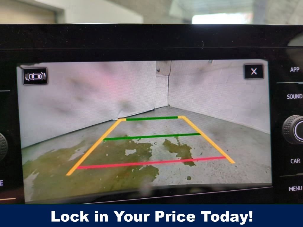 Vehicle image 11 of 24