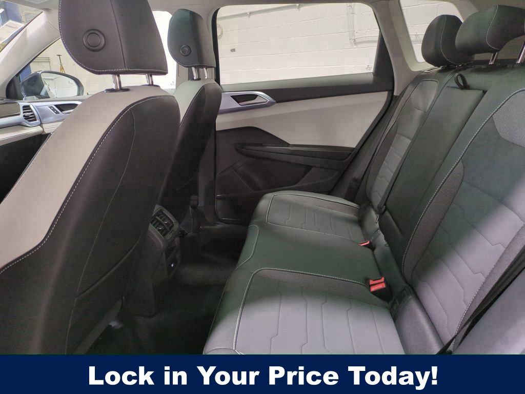 Vehicle image 16 of 24