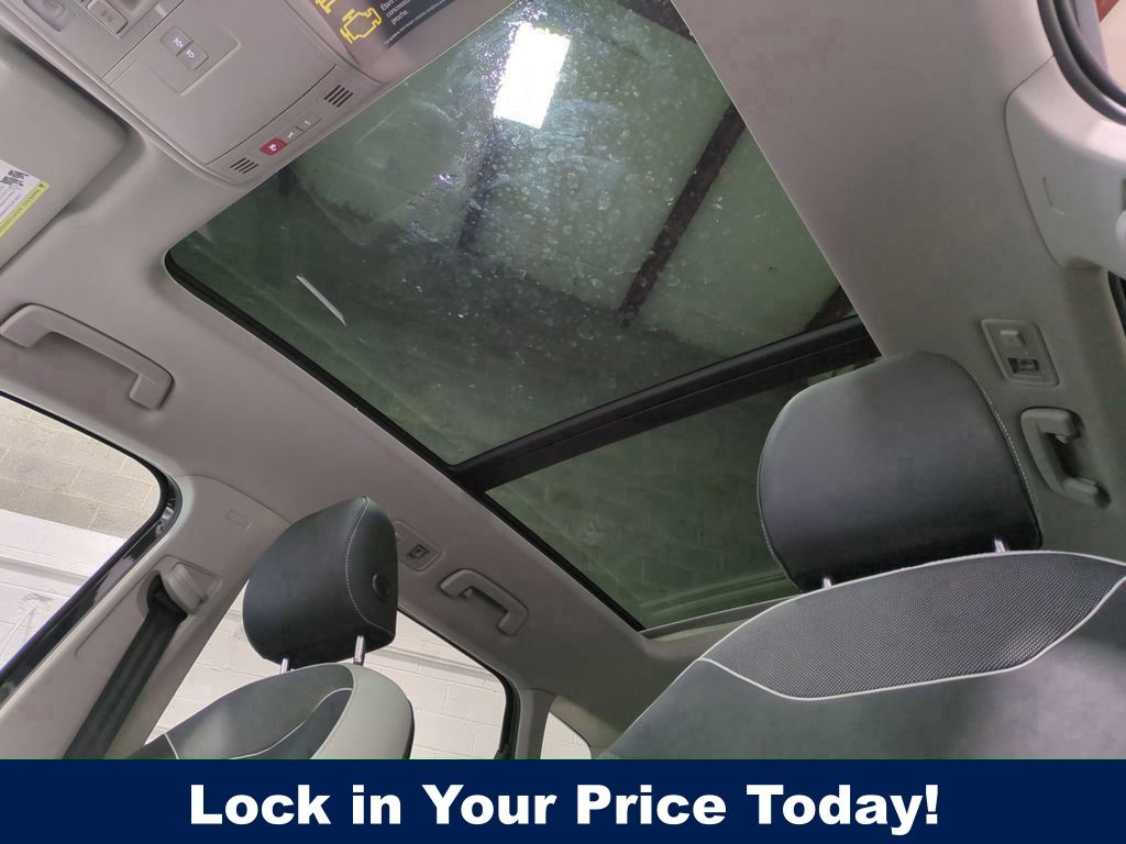 Vehicle image 10 of 24