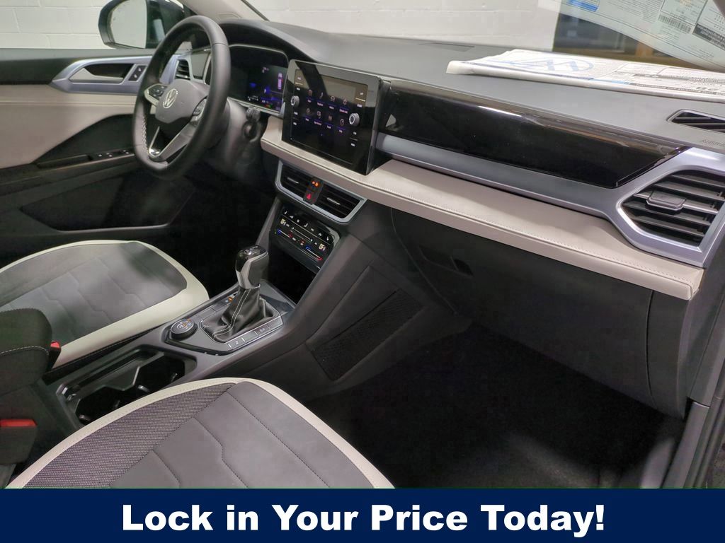 Vehicle image 19 of 24