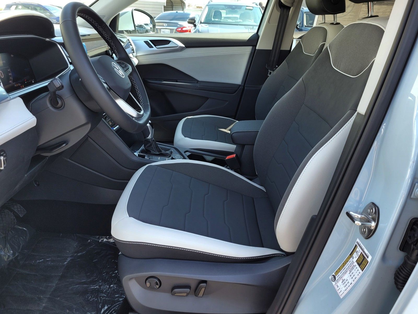 Vehicle image 10 of 17