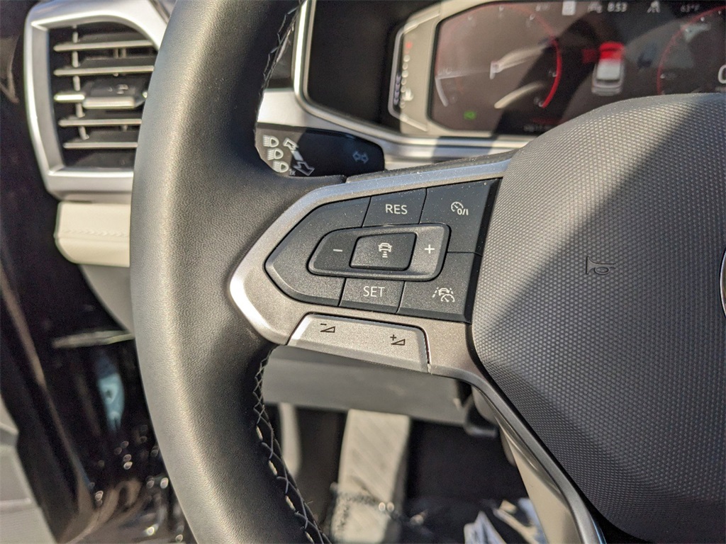 Vehicle image 16 of 32