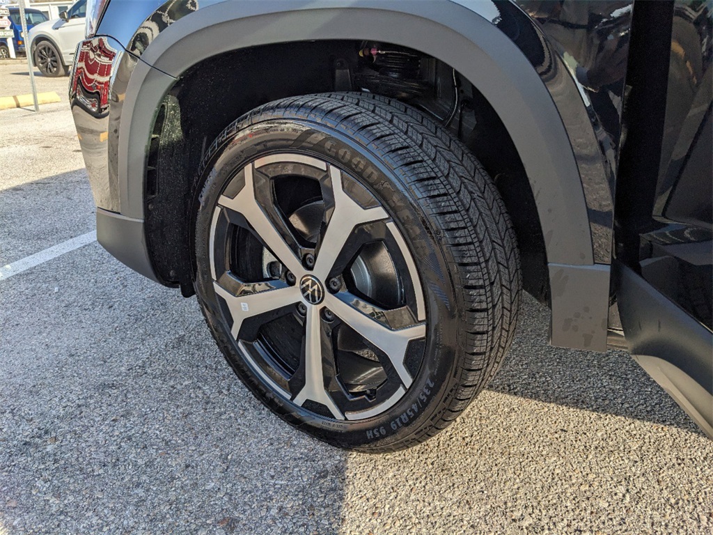 Vehicle image 31 of 32
