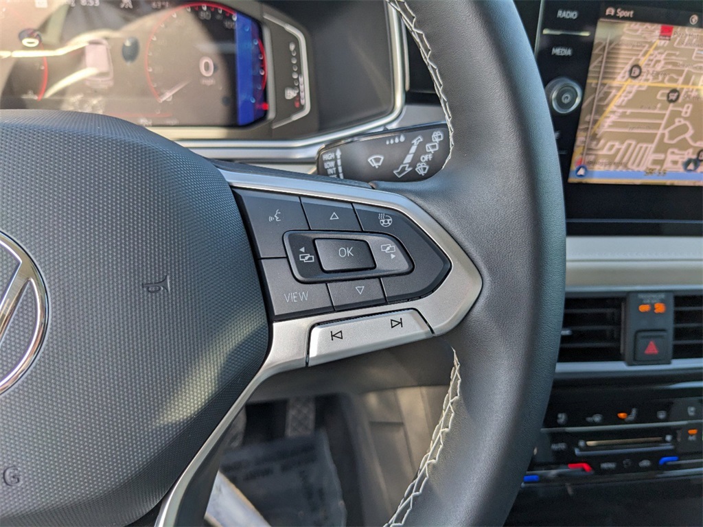 Vehicle image 15 of 32
