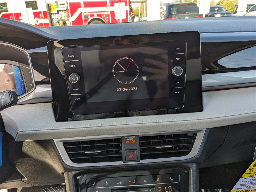 Vehicle image 20 of 32