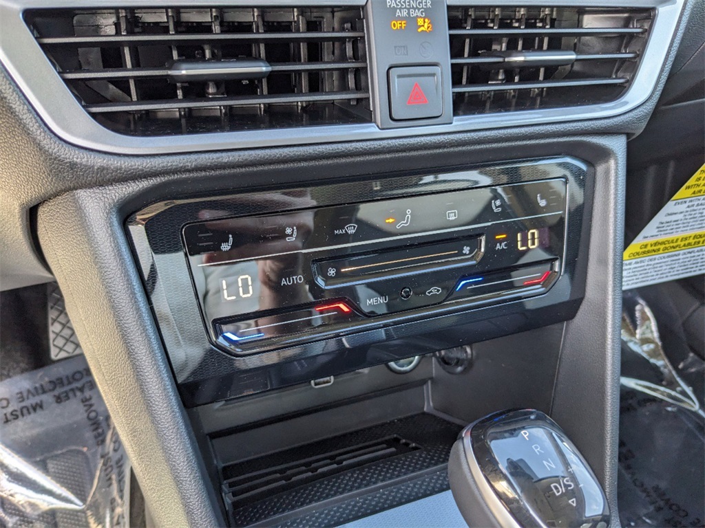 Vehicle image 27 of 32
