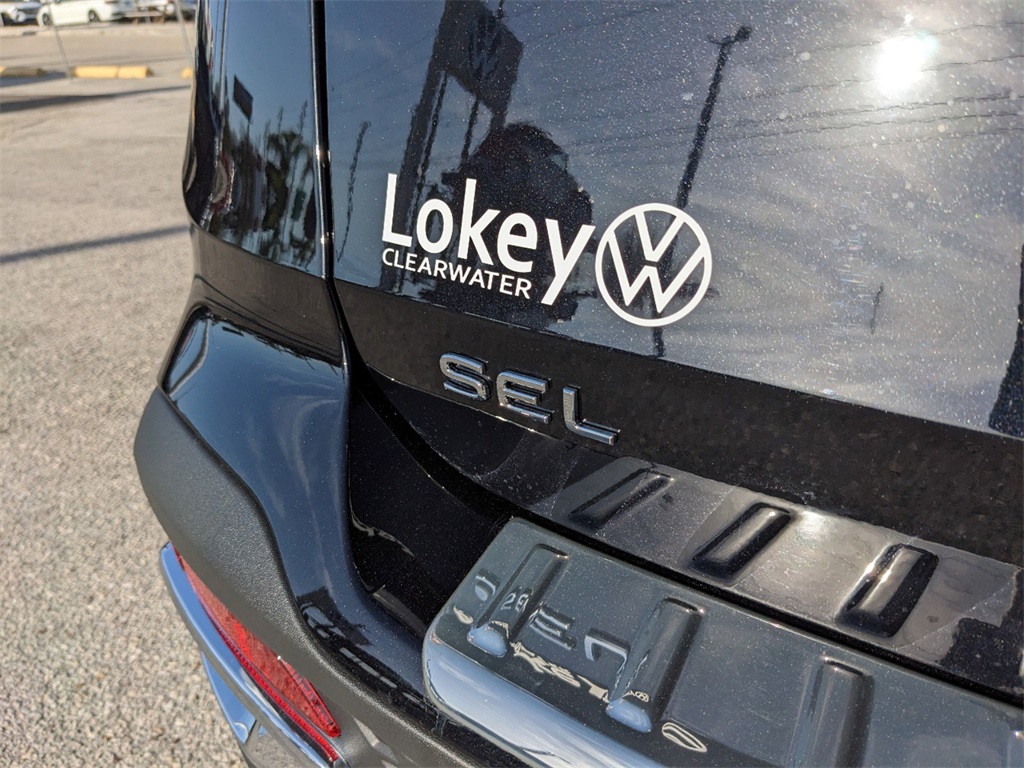 Vehicle image 29 of 32