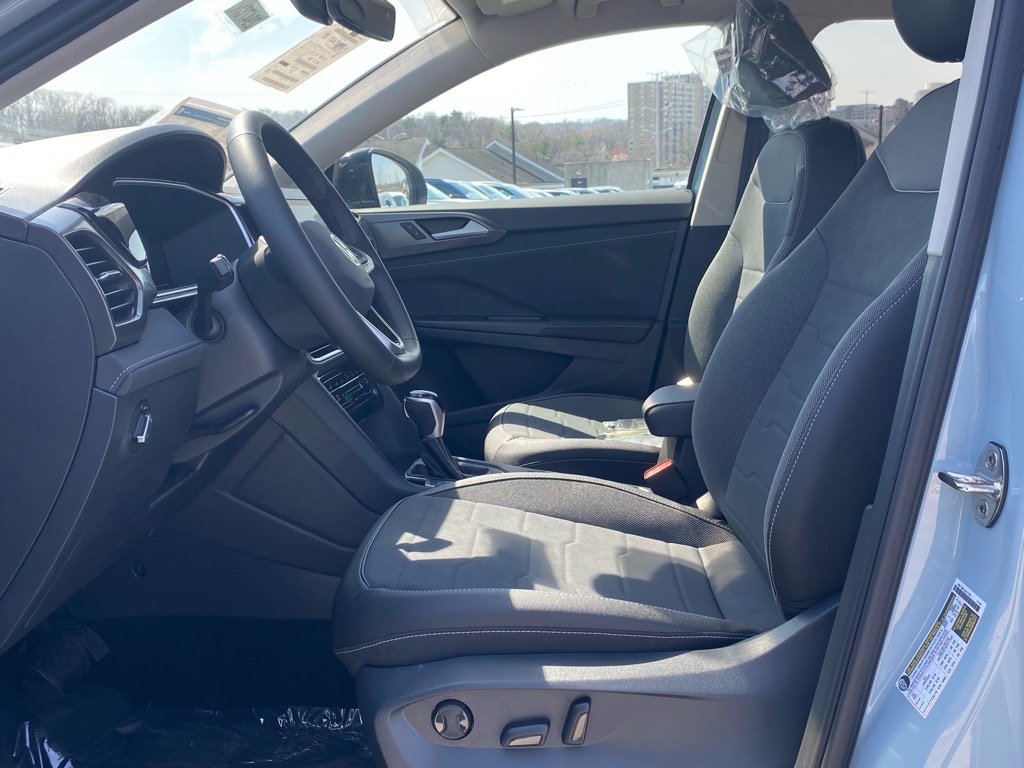Vehicle image 6 of 12