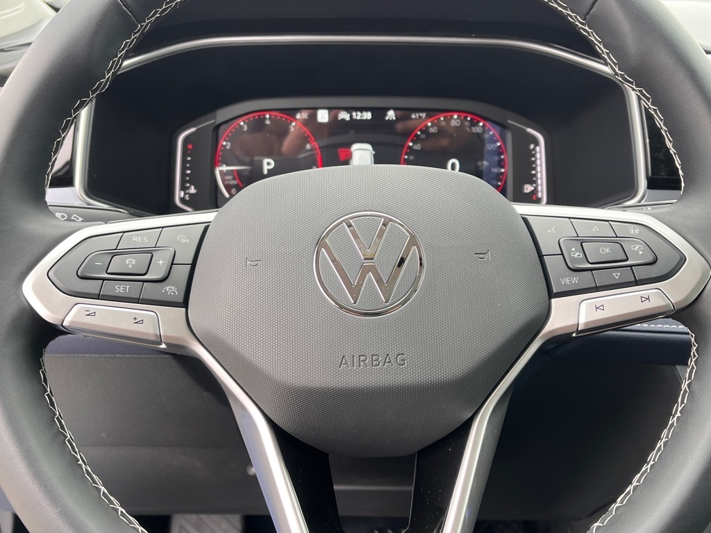 Vehicle image 9 of 13
