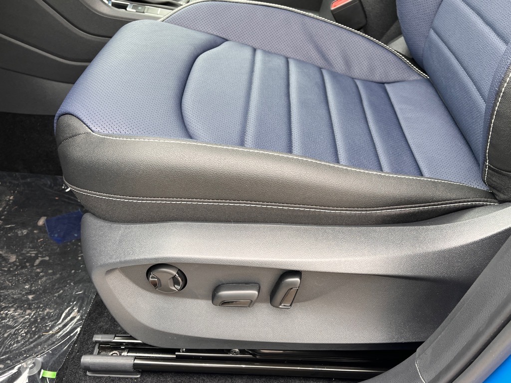 Vehicle image 6 of 13