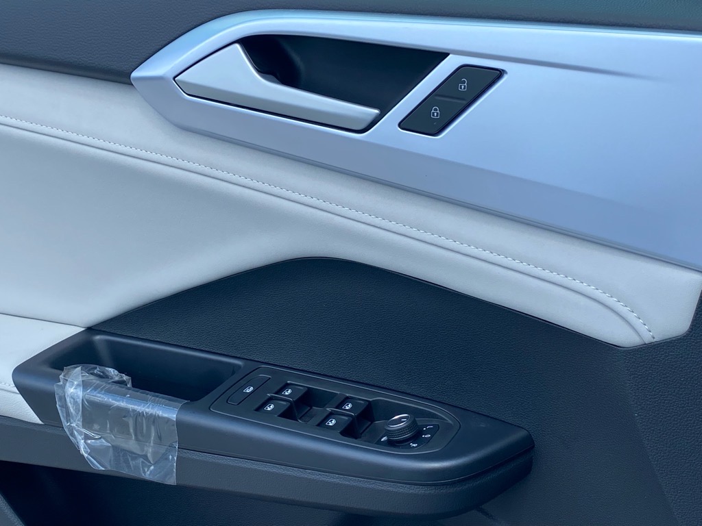 Vehicle image 5 of 12