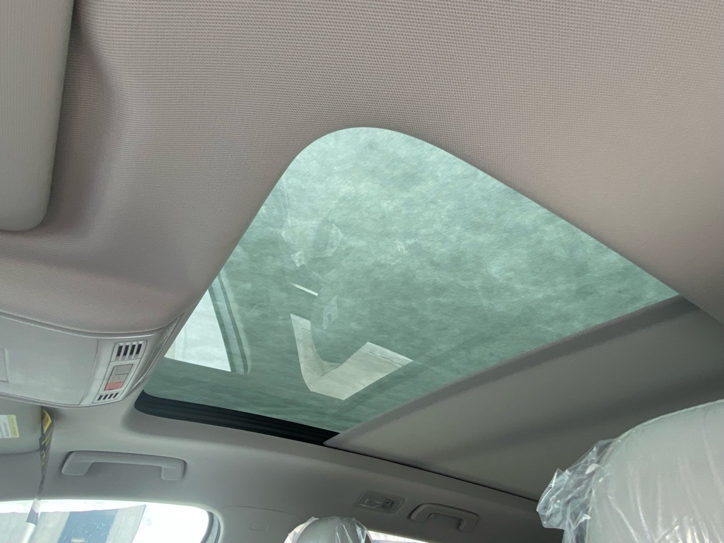 Vehicle image 10 of 12